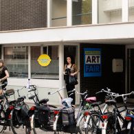 De derde editie van de ‘zwervende’ Amsterdamse kunstbeurs is Kunsthal Koper geworden, op een steenworp afstand van de Ateliers. Een oud betonnen kantoorpand waar van de 5 verdiepingen er 3 gevuld [&hellip;]