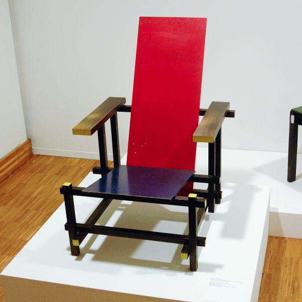 Gerrit Rietveld - Rood-blauwe Leunstool - 86x66x87cm, 1918