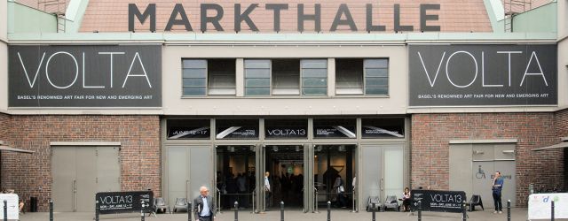 Volta Basel begint aan zijn ‘lucky 13’, de beurs is blijkbaar bespaard gebleven van grote rampen opende de beurs vandaag voor het publiek. Ooit is de galerie opgericht als tussenbeurs [&hellip;]