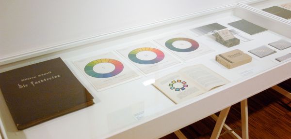 Wilhelm Ostwald - Die Fabkreise - 45x34x4cm Map, 1920