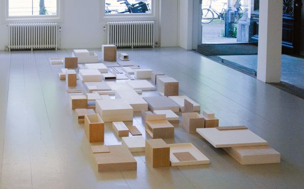 Willy de Sauter - Zonder Titel - Installatie van krijt en gesso op hout