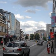 De triënnale Van Stof tot Asse zal niet bij iedereen een belletje doen gaan rinkelen. Asse is een voorstadje van Brussel waar sinds ’86 galerie de Ziener gevestigd is. Toen [&hellip;]