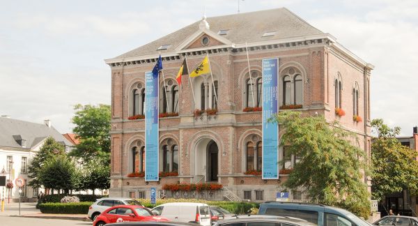 Het gemeentehuis van Samson en Gert in Asse