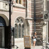 De Oude Kerk is één van de meest interessante expositieruimtes van Nederland. Het is voor de kunstenaars ook één van de meest lastige om werk te tonen. De ruimte is [&hellip;]