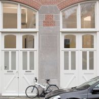 Het schilderwerk van Toon Verhoef (1946) heeft eigenlijk altijd al een eigen wereld geschapen. Ieder werk volgt zijn eigen wetmatigheden en toont zodoende zijn eigen werkelijkheid. Het oeuvre als geheel [&hellip;]