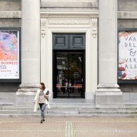 Ondanks dat hij het er zelf waarschijnlijk niet mee eens zal zijn, is een van de beste werken van stanley brouwn (1935 – 2017) juist dat hij zelf steeds minder [&hellip;]