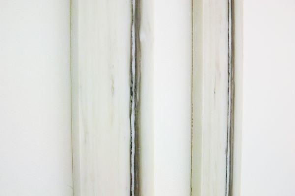 Germaine Kruip - Simultanieous Timeline (11, 1, 9, 6, 7, 8, 2, 10 & 12) - Tweeluik van marmer, tussen 242 en 313cm x 10x2,5cm (detail)