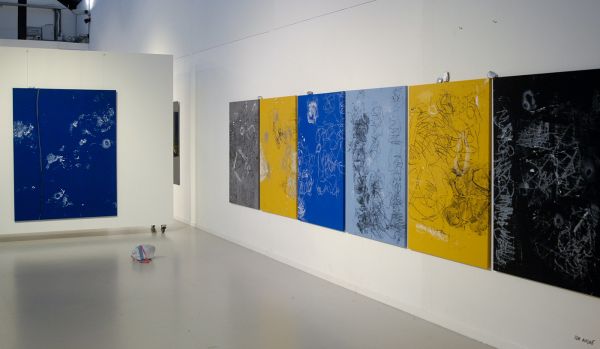 Ide Andre - Rock Balancing - 100x145cm Mixed media op doek en stenen