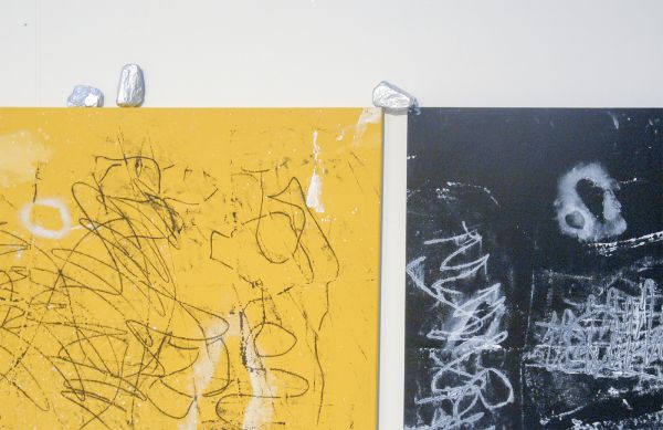 Ide Andre - Rock Balancing - 100x145cm Mixed media op doek en stenen (detail)