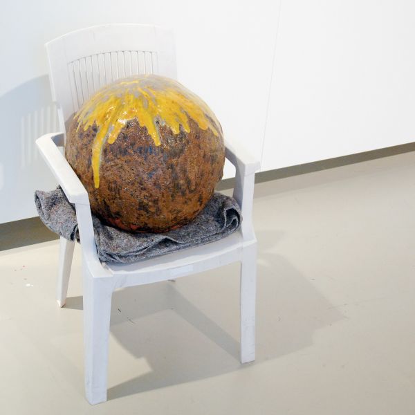 Kasper de Voes - Cerameat Lover - Keramiek, olieverf, deken en Hartman stoel