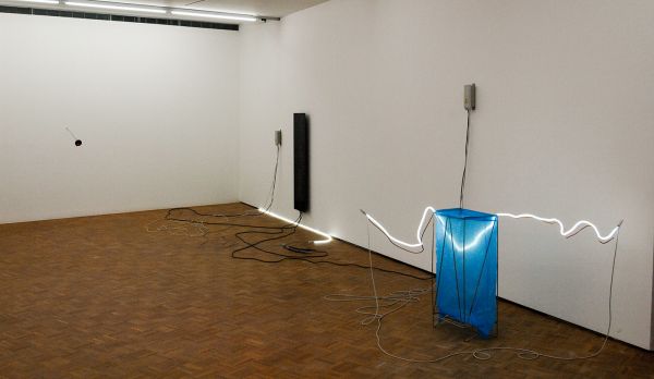 Saskia Noor van Imhoff - # +31,00 1 (1. Fairly soft, very heavy, semi-hard (3-3, 5), ductile, malleable, hackly fracture (can be stretched with a fingernail), Opaque with metallic lustre. Very thin sheets are translucent, letting through weak, greenish light. Dissolves easily, leaving the solution pale-blue.)