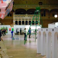 Het is een jaarlijks terugkerend gebeuren, This Art Fair. Tussen kerst en oud- en nieuw bezet een klein honderdtal kunstenaars de beurs van Berlage. Het is niet de enige, maar [&hellip;]