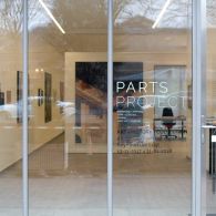 De meeste tentoonstellingen worden samengesteld door een curator. Vaak iemand die kunstgeschiedenis gestudeerd heeft of een andere studie waarbij veel tekst lezen een vereiste is. Soms worden tentoonstellingen samengesteld door [&hellip;]