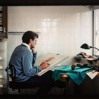 Stiekem zit ik er de laatste tijd wel een beetje mee. Wanneer ben ik nu een kunstenaar? Wanneer is het werk een werk? Hoe verhoudt de wereld zich tot dat [&hellip;]