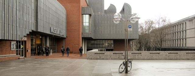 Keihard in je gezicht krijg je een flinke mep uitgedeeld. De tentoonstelling met gigantische werken van Léger was een beetje teleurstellend, maar de wandvullende installaties van James Rosenquist (1922-2017) kunnen [&hellip;]