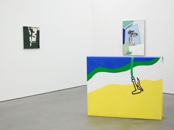 Raoul de Keyser - Linnen Doos II - Olieverf op doek op houten frame (en op de achtergrond twee andere werken van De Keyser)