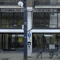 Enthousiast gemaakt van het verslag van de buren Trendbeheer ging ik op zoek naar het nieuwe kunstinitiatief te Rotterdam; Salon Salon. Dat zit in Het Industrie Gebouw maar voor mij [&hellip;]