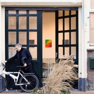 Wie het werk van Rob Bouwman (1981) eveneens al enige tijd volgt ziet een gestage ontwikkeling. Een paar jaar terug waren het nog zwarte volle compositie waarbij de viscositeit van [&hellip;]