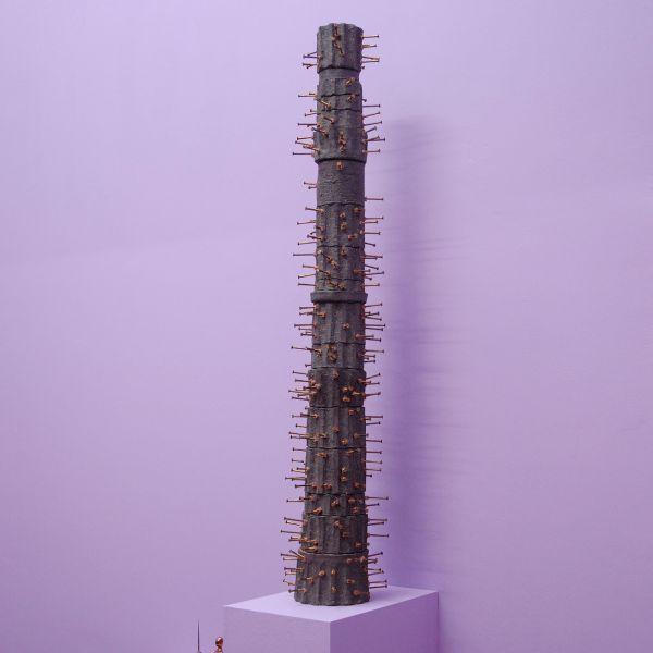Dodi Espinosa - Cactus Christus - 97x25x25cm Beton, hout en schroeven