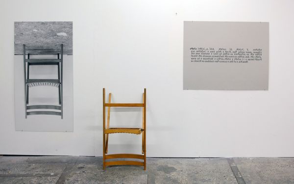 Evelin Brosi & Elvis Bonier - One or Three Chairs - Lambdaprint, vouwstoel en zeefdruk op karton