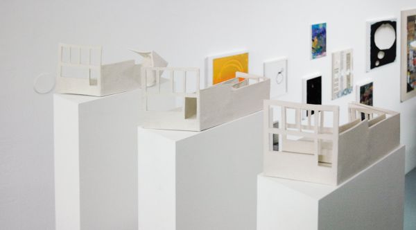 Luuk Schroder - 9 Possibilities of Viewing Space - Serie van klei modellen gebasseerd op de galerieruimte