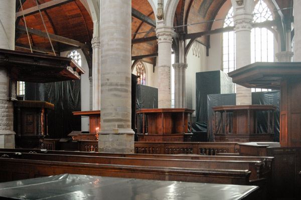 Christian Boltanski - Les Appareils - Hout, donker plastic