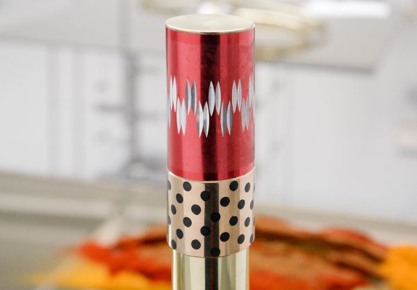 David Jablonowski - Future Commodity (Landscape with cairns) II - 174x139x175cm Aluminium, brons, marmer (arabescato scuro), spinazie, paprika, kruidnagel en kaneel (detail)