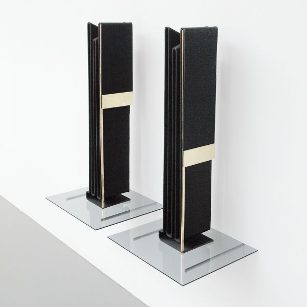 David Jablonowski - Hybridanleihe (risk management) I & II - 91x48x40cm, 3D print (koolstofvezel en polyporpuleen, messing, getint glas en aluminium