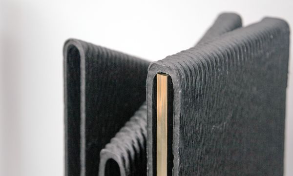 David Jablonowski - Hybridanleihe (risk management) I & II - 91x48x40cm, 3D print (koolstofvezel en polyporpuleen, messing, getint glas en aluminium (detail)