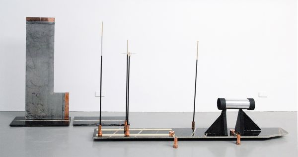 David Jablonowski - Public Hybrid (New Infrastructures 3, Version B) - 150x260x59cm Marmer (sahara noir), aluminium, staal, koper, messing, 3D print (koolstofvezel en polypropulene)