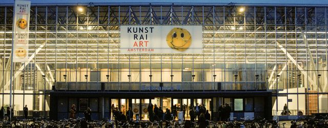 De KunstRai opende vandaag haar deuren voor de editie van 2018. Ik ben de afgelopen jaren geen fan van de KunstRai geweest. Het is een beurs met rafelranden en dat [&hellip;]