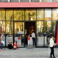 De afgelopen twee jaar was er naast de grote ArtBrussels hoofdbeurs van alles te zien bij side-beurzen. Independent is blijkbaar verzet naar later dit jaar en van andere kleine sidebeurzen heb [&hellip;]