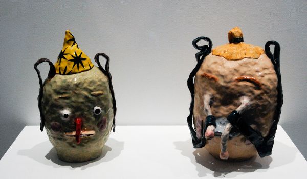 Joakim Ojanen - Green Wizard Head & Slinky Eyes, Grabby Ears - elk ongeveer 35x20x25cm Beschilderd en geglazuurde keramiek