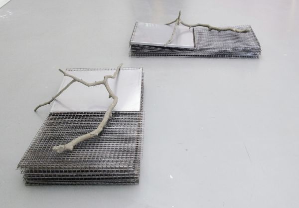 Lucas Lenglet - Two-Cages-with-Annex (Stacked) - Staal, roestvrijstaal en giethars