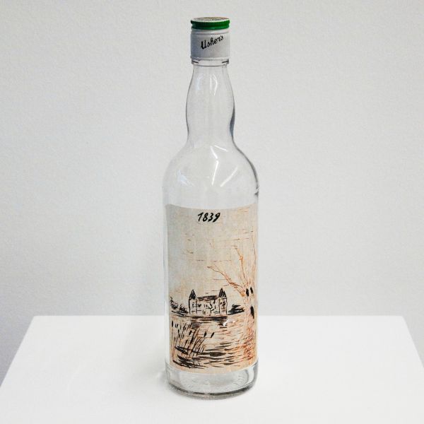 Walter Swennen - The Fall Of the House of Usher - omtrek 7x30cm, Tekening op label van likeurfles