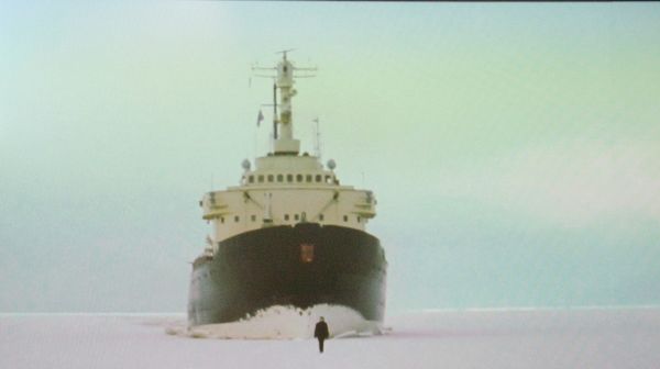 Guido van der Werve - Nummer 8, Everything is going to be alright - 10,10minuten 16mm film naar video