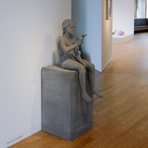 Hans Op de Beeck - Tatiana (Butterfly) - 155x80x50cm Polyester, polyamide, koper, coating en hout