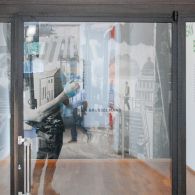 De meeste kunstenaars gaan mee met de tijd, velen lopen na een aantal jaar achter, sommigen zijn hun eigen tijd voor en worden achteraf wereldberoemd. Een enkeling, echt een enkeling, [&hellip;]