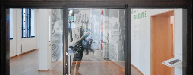 De meeste kunstenaars gaan mee met de tijd, velen lopen na een aantal jaar achter, sommigen zijn hun eigen tijd voor en worden achteraf wereldberoemd. Een enkeling, echt een enkeling, [&hellip;]