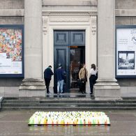 “Kunstenaars moeten niet te veel filosoferen over hun eigen werk, dat brengt alleen ellende en flauwekul.” Van alle nul-kunstenaars is Jan Henderikse wellicht de meest radicale en eigenlijk ook de [&hellip;]