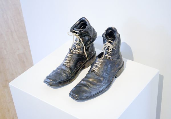 Ulrike Rehm - 45-32 - 21x38x38cm Keramiek en veters