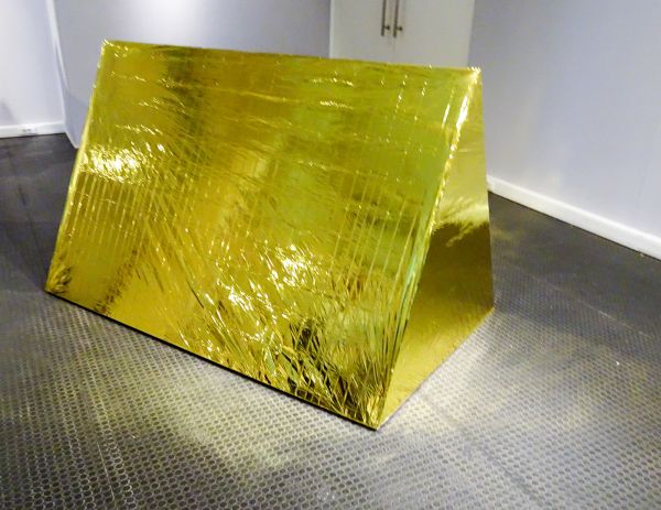 Sarah van Sonsbeeck - Anti Drone Tent - Thermo-deken en frame