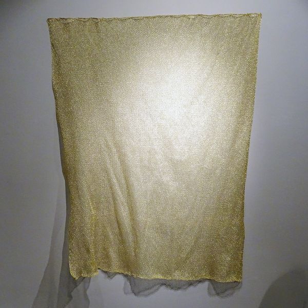 Sarah van Sonsbeeck - One bar of gold, tapestry #1 - 179x141cm Gemetaliseerd textiel draad