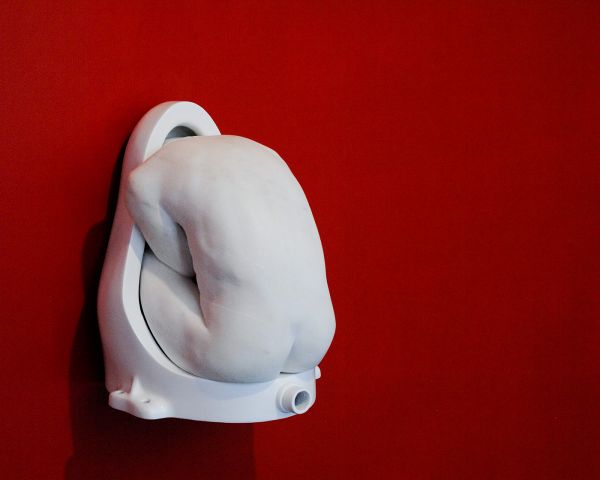 Stigter van Doesburg - Thomas Lerooy - Remain - 51x42x41cm Brons en marmer