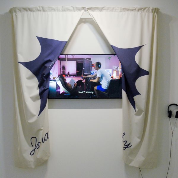 Jonathan Hielkema - Is This What I Want? - 200x150x20cm Video en print op textiel