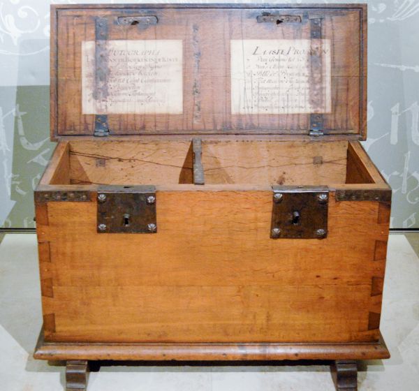 Kist voor de originele stukken van de statenvertaling, 1662