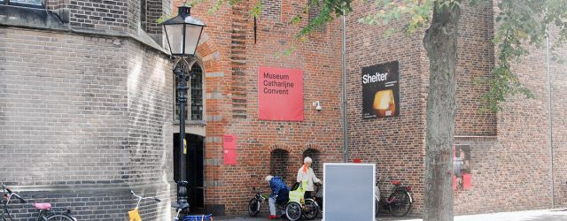 Kunstwerken worden vaak vergeleken met andere kunstwerken. Doorgaans wordt hiermee de ene kunstenaar vergeleken met het werk van een ander om zodoende het werk van die eerste te positioneren. Alsof [&hellip;]