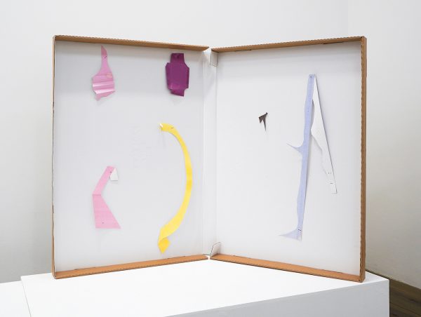 Paul Drissen - Alphabet Y-Z - 88x115x50cm Papier, gouache, acrylverf, stalen naalden en archiefdoos