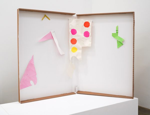 Paul Drissen - Alphabet dot-G - 88x115x50cm Papier, gouache, acrylverf en stalen naalden in archiefdoos