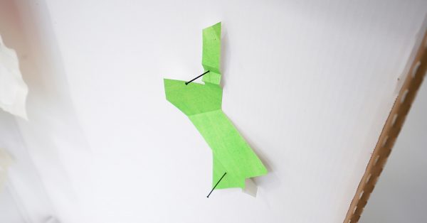 Paul Drissen - Alphabet dot-G - 88x115x50cm Papier, gouache, acrylverf en stalen naalden in archiefdoos (detail)